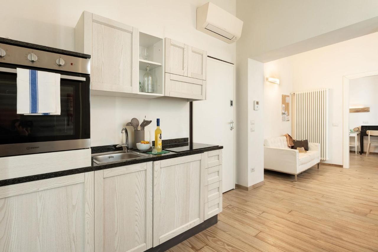 Istay - Zannetti Florence Luaran gambar