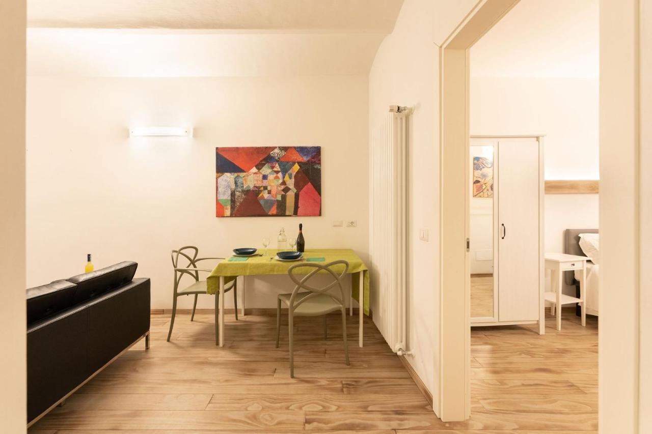 Istay - Zannetti Florence Luaran gambar