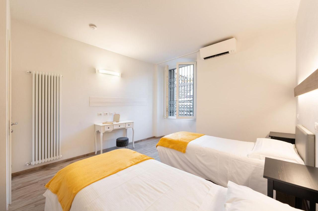 Istay - Zannetti Florence Luaran gambar