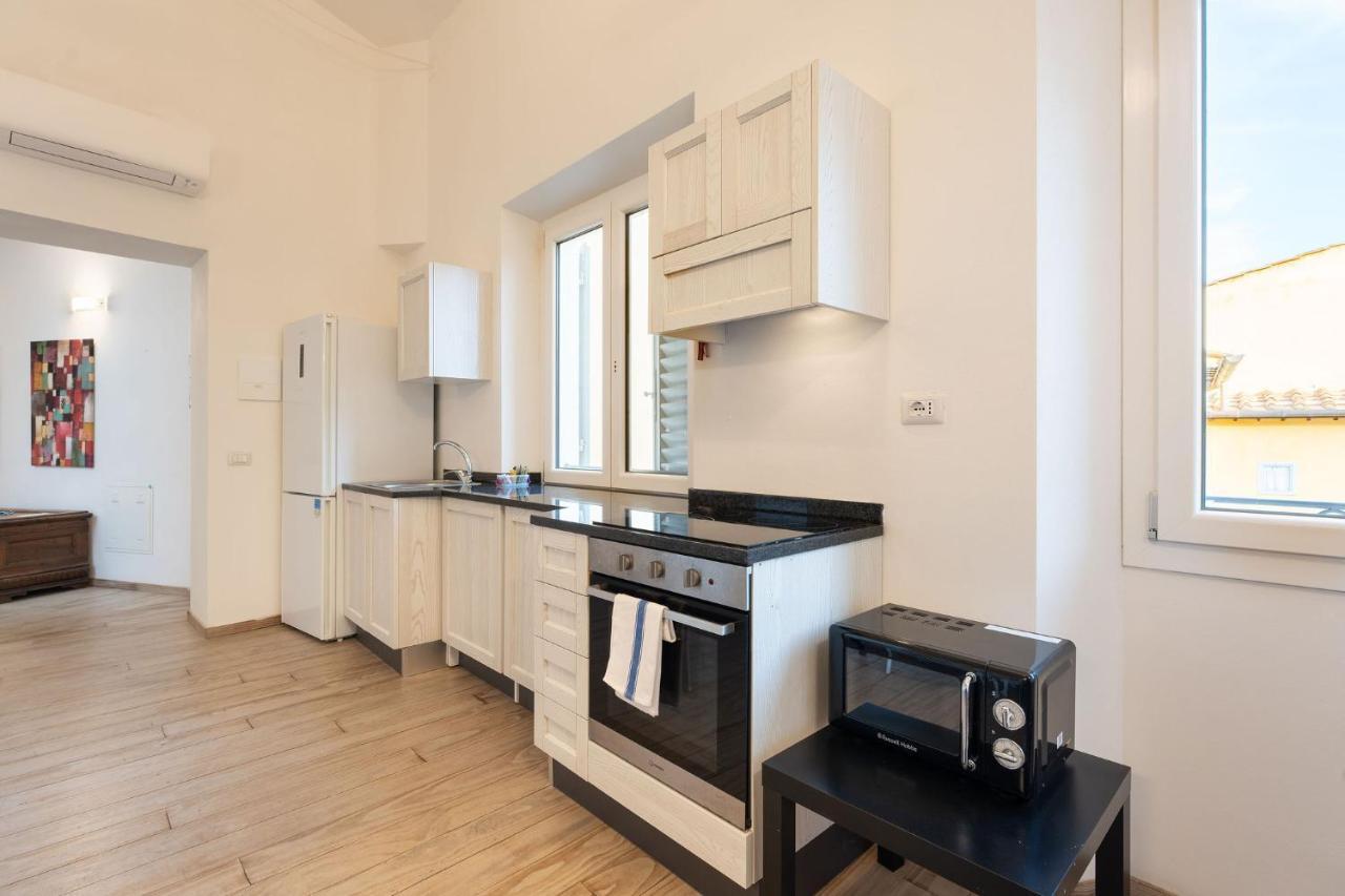 Istay - Zannetti Florence Luaran gambar